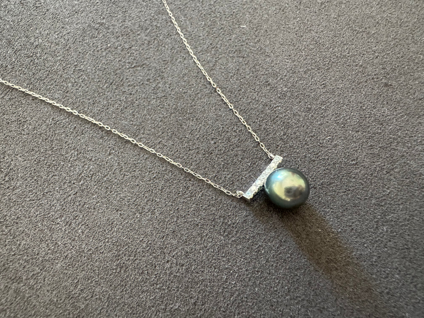 Tahitian Pearl Pendant Necklace 8–9mm Green Overtone | 18K Gold Chain | Genuine Pearl Jewelry
