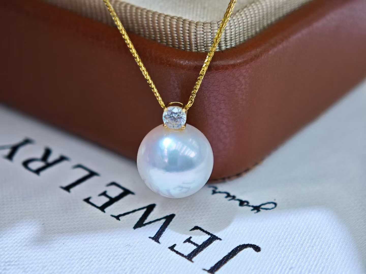 Classic 8–9mm Akoya Pearl Pendant · 18K Gold Necklace | Timeless Elegance & Luster