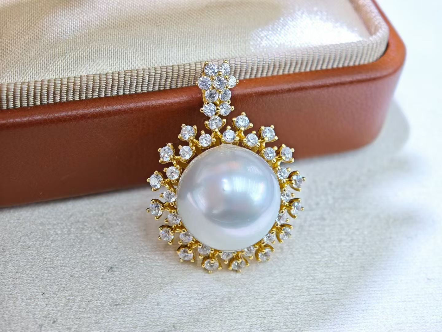 13–14mm near-round Australian South Sea white pearl Pendant Necklace