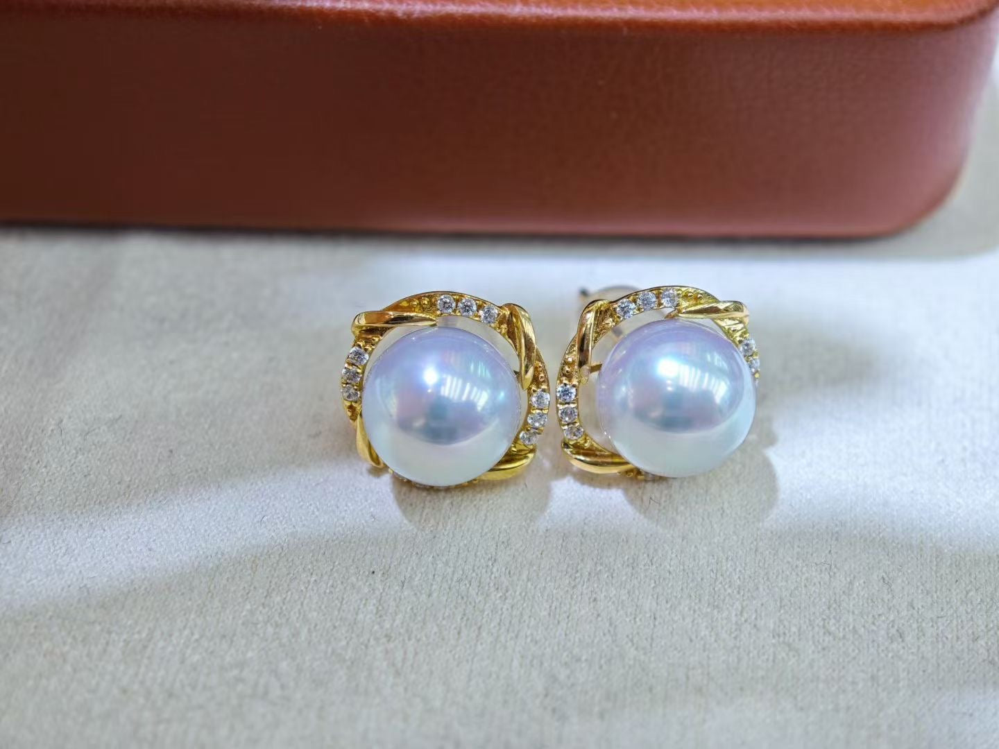 White Pearl Stud Earrings – 18K Gold Twist Setting with CZ, 9-10mm Round