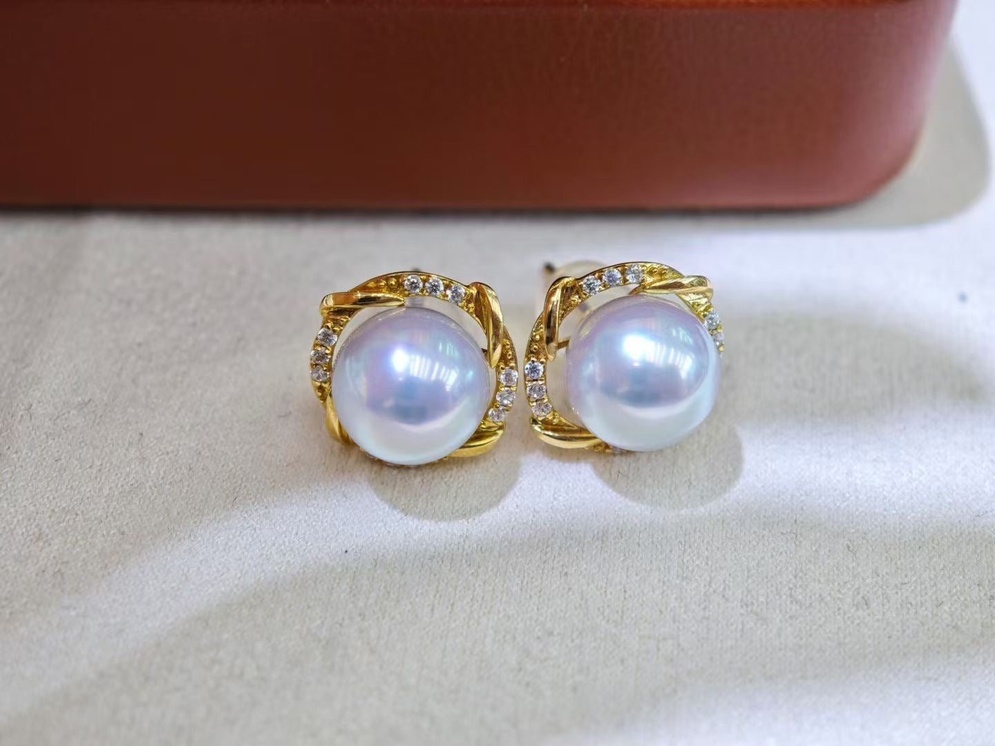 White Pearl Stud Earrings – 18K Gold Twist Setting with CZ, 9-10mm Round